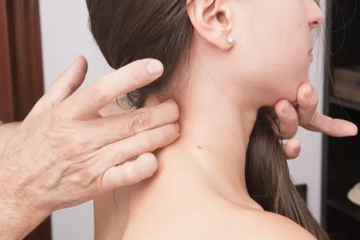 Cervicalgie à Toulouse : comprendre et soulager la douleur cervicale, Toulouse, Marion